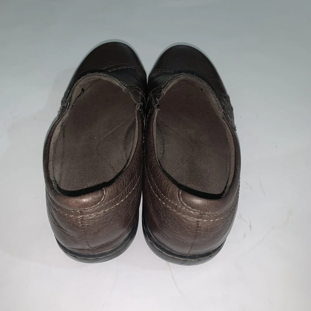 Clarks Shoes Women's 10 Brown Leather Slip On Loafers Casual Comfort Walking